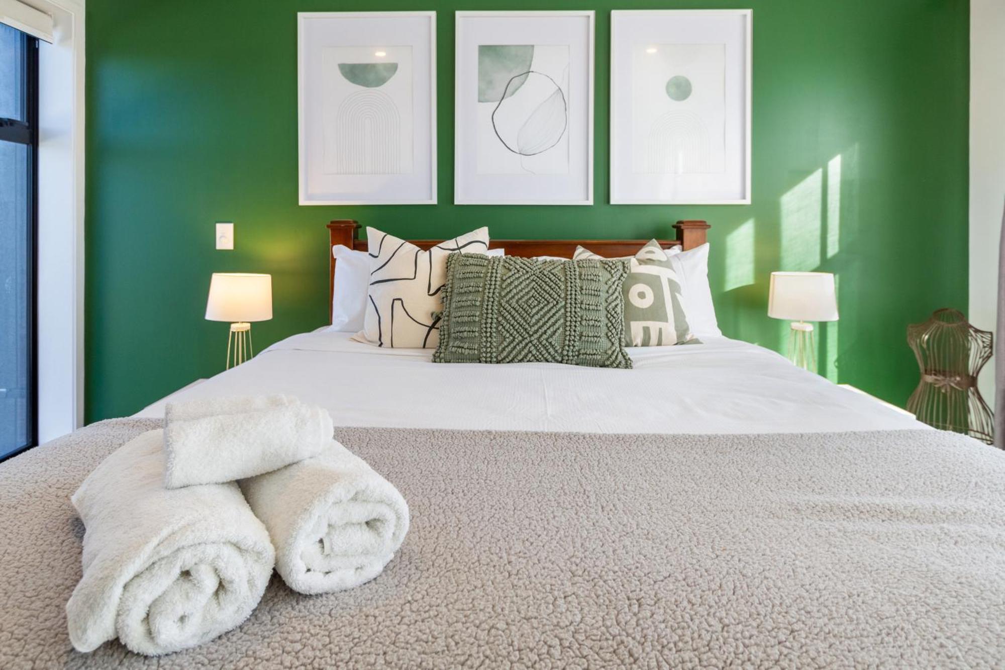 Gorgeous In Green - 2 Bed Central Oasis W/King Bed 크라이스트처치 외부 사진